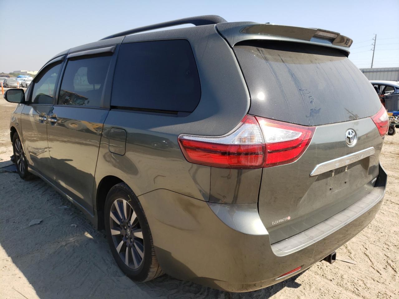 Photo 3 from auction – 2018 TOYOTA SIENNA XLE with VIN 5TDYZ3DC8JS959059