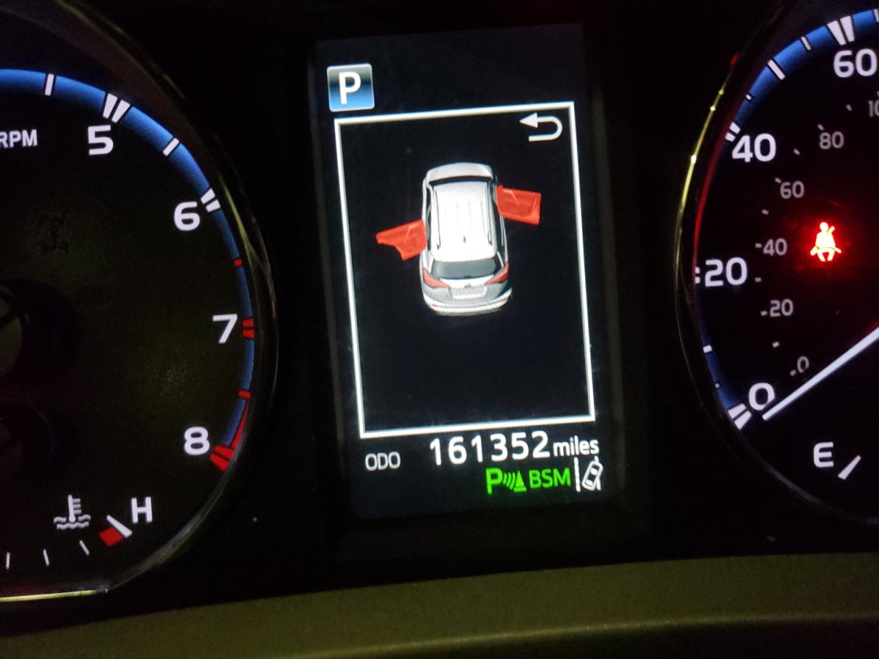 Photo 8 from auction – 2017 TOYOTA RAV4 LIMIT with VIN 2T3DFREV0HW623943