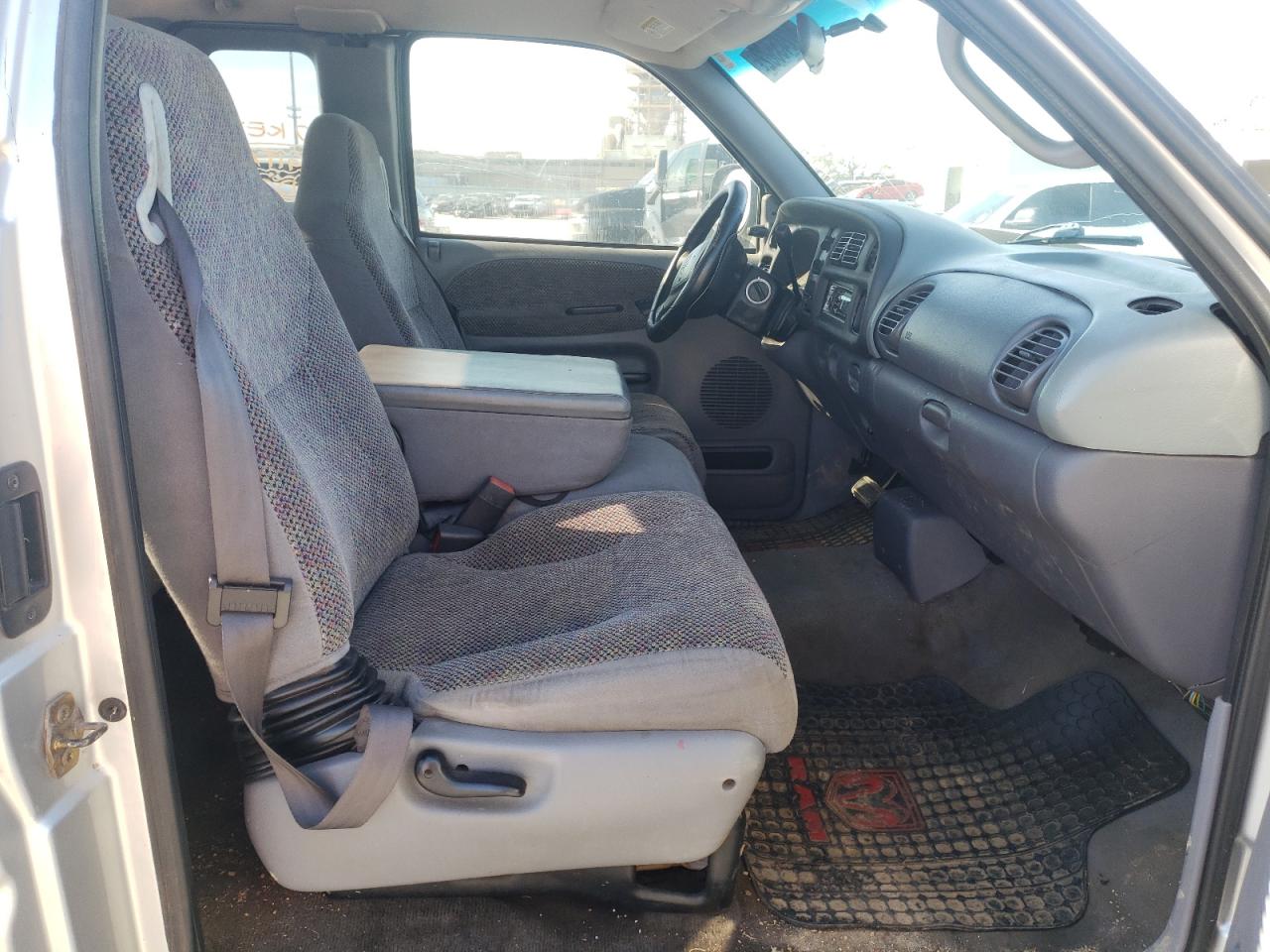 Photo 5 from auction – 2001 DODGE RAM 1500 with VIN 3B7HC13Y61G727402