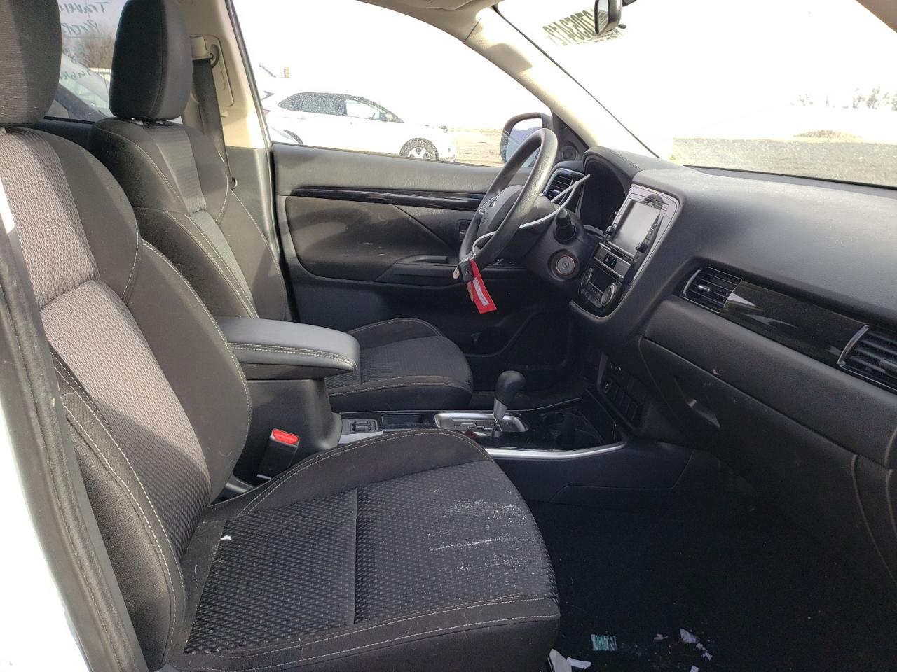 Photo 5 from auction – 2019 MITSUBISHI OUTLANDER with VIN JA4AD2A32KZ012737