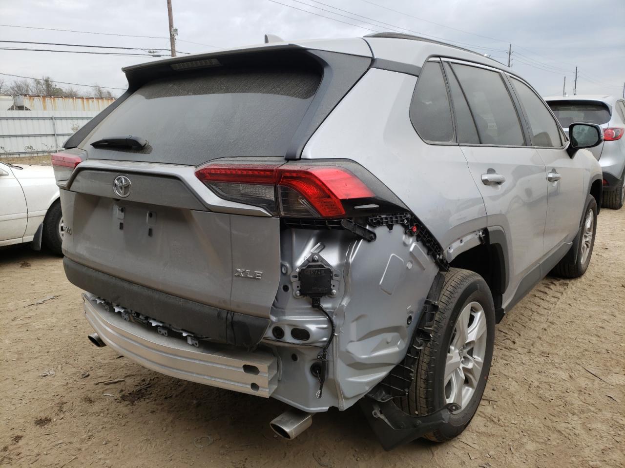 Photo 4 from auction – 2021 TOYOTA RAV4 XLE with VIN 2T3W1RFV2MC172709