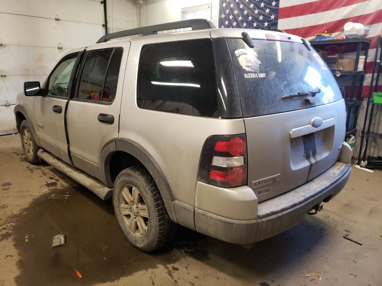 Photo 3 from auction – 2006 FORD EXPLORER X with VIN 1FMEU73E06UB10084