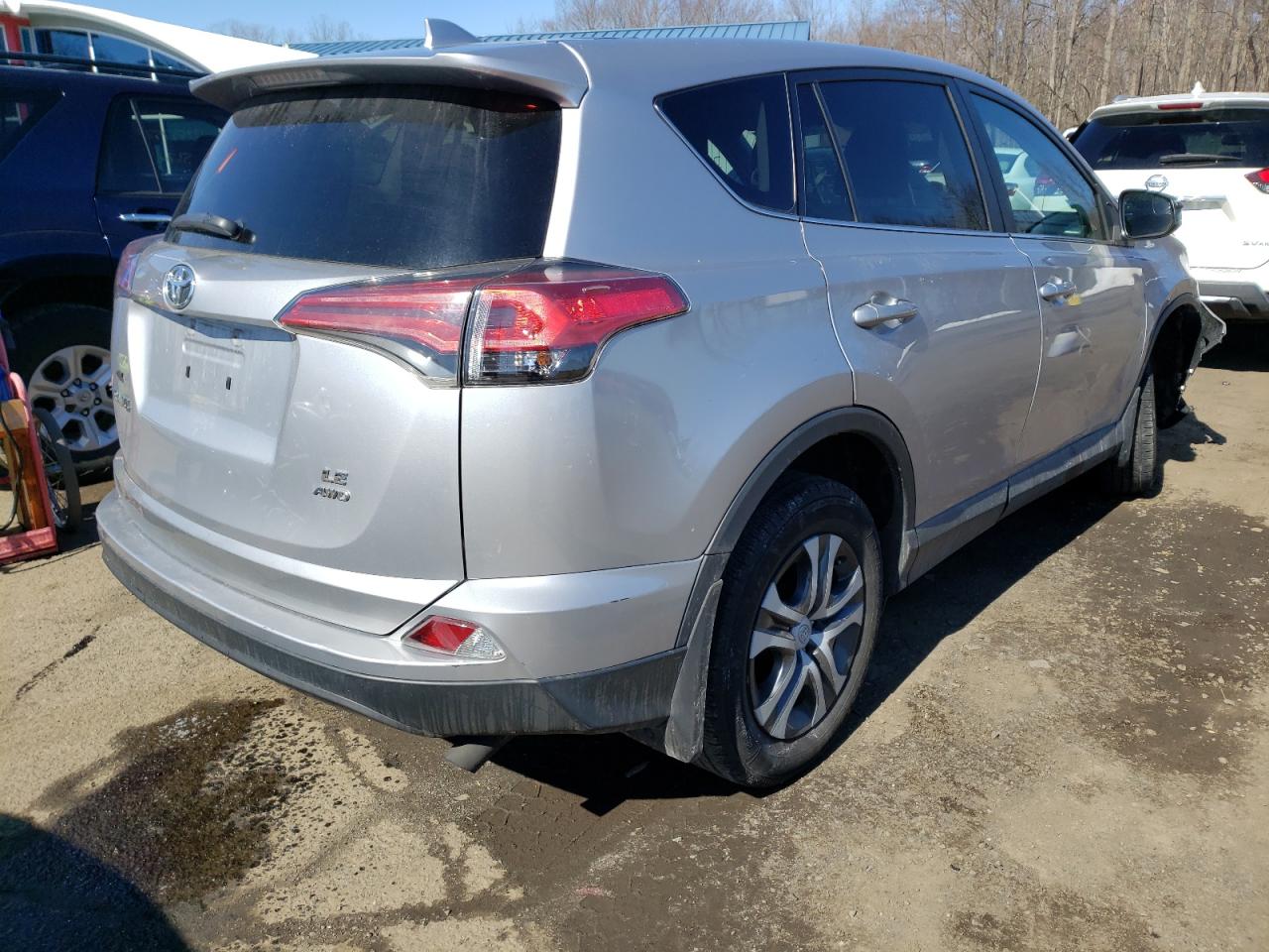 Photo 4 from auction – 2017 TOYOTA RAV4 LE with VIN 2T3BFREV6HW663659