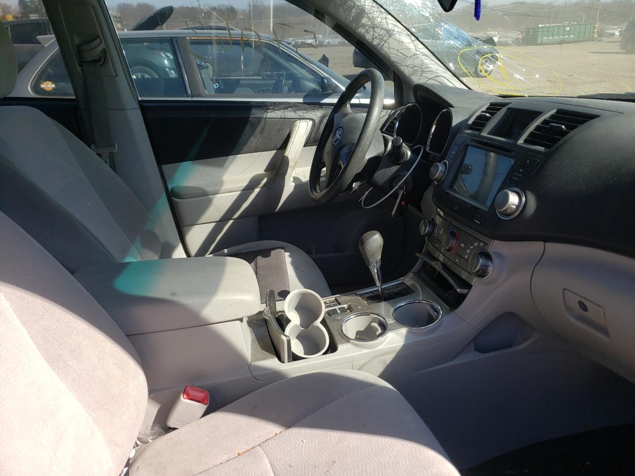 Photo 5 from auction – 2012 TOYOTA HIGHLANDER with VIN 5TDBK3EH1CS162188