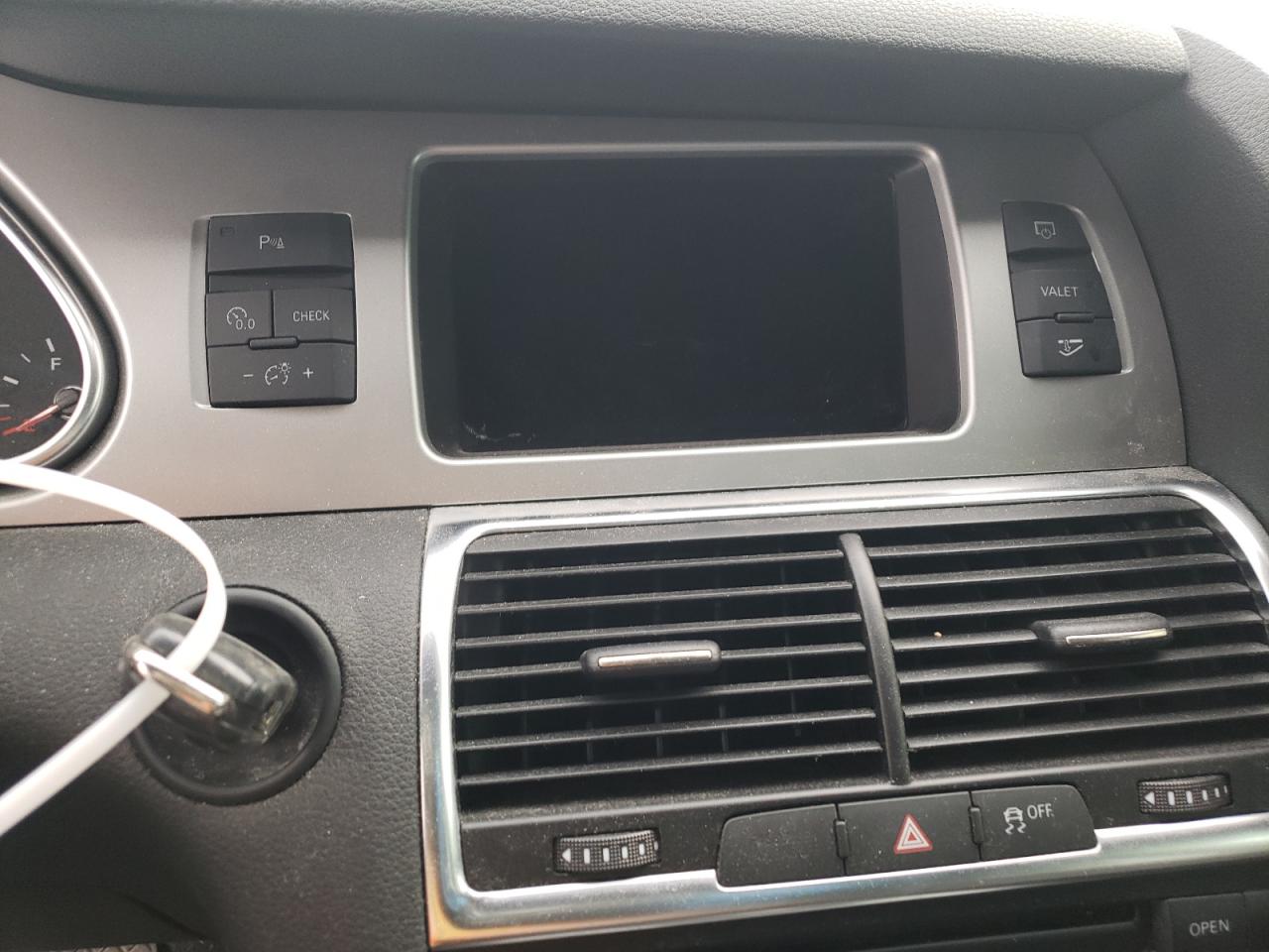 Photo 9 from auction – 2015 AUDI Q7 TDI PRE with VIN WA1WMAFE1FD022303