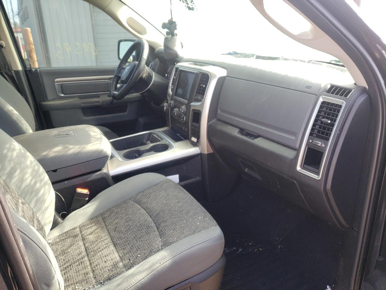 Photo 15 from auction – 2018 RAM 1500 SLT with VIN 1C6RR7GG2JS126186