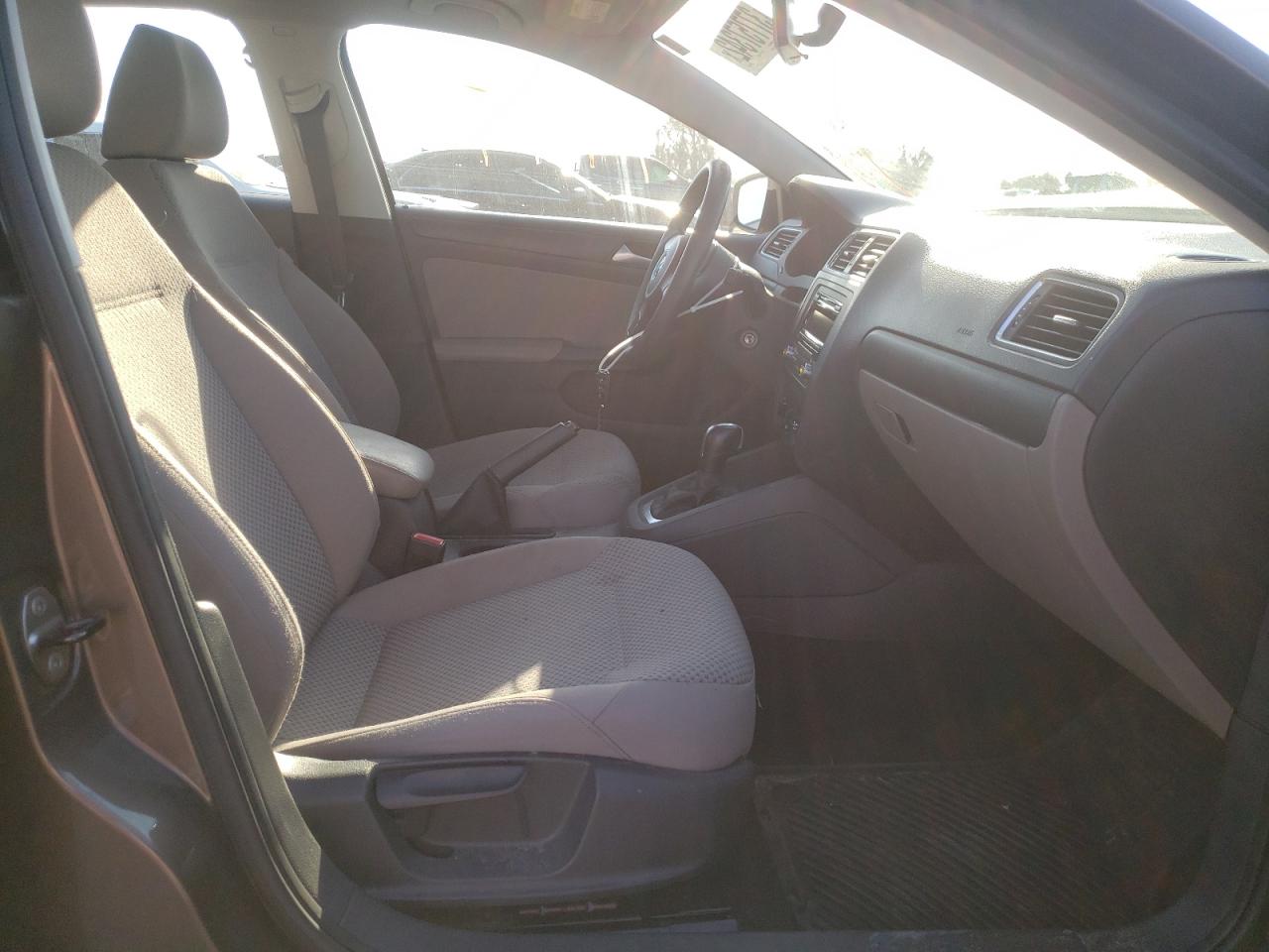 Photo 5 from auction – 2014 VOLKSWAGEN JETTA BASE with VIN 3VW2K7AJ3EM249168