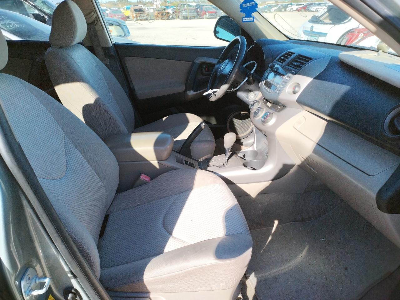 Photo 5 from auction – 2006 TOYOTA RAV4 with VIN JTMZD33V566015779