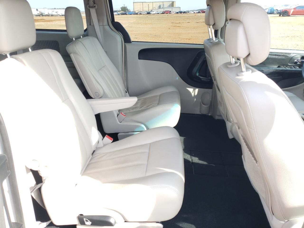 Photo 6 from auction – 2012 CHRYSLER TOWN & COU with VIN 2C4RC1BG3CR163783