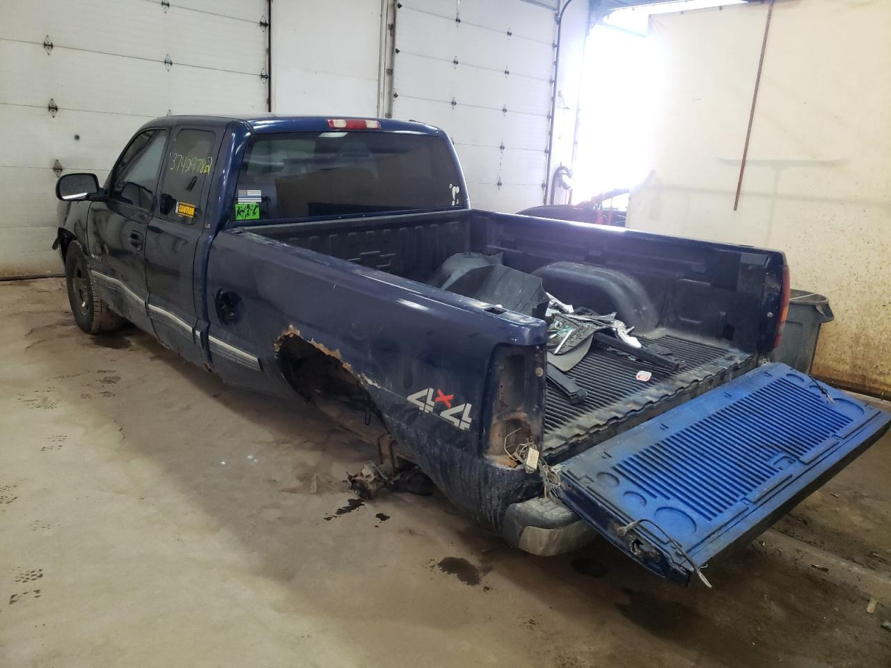 Photo 3 from auction – 2002 CHEVROLET SILVERADO with VIN 2GCEK19T421232028