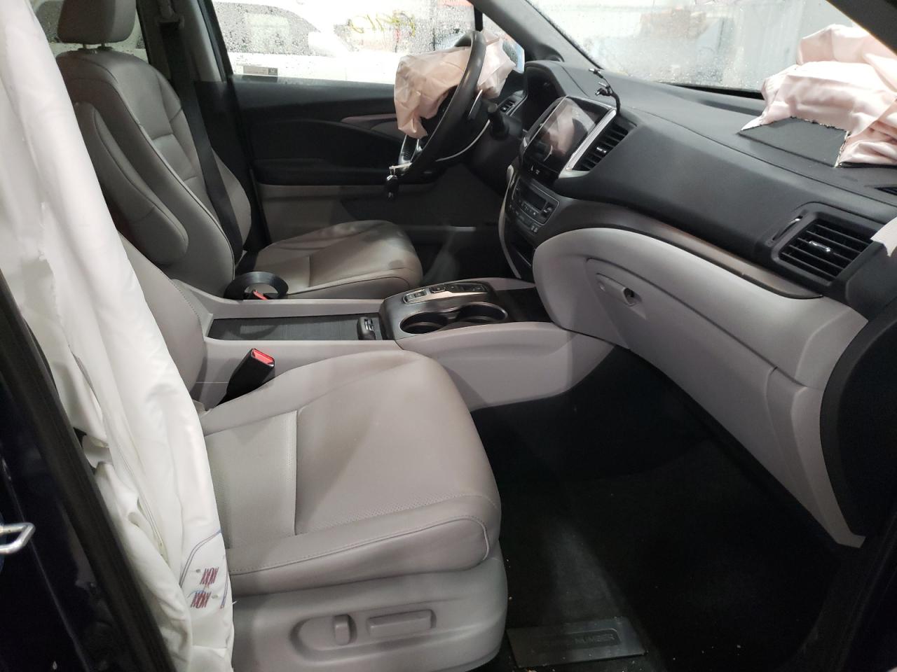 Photo 5 from auction – 2020 HONDA RIDGELINE with VIN 5FPYK3F51LB016108