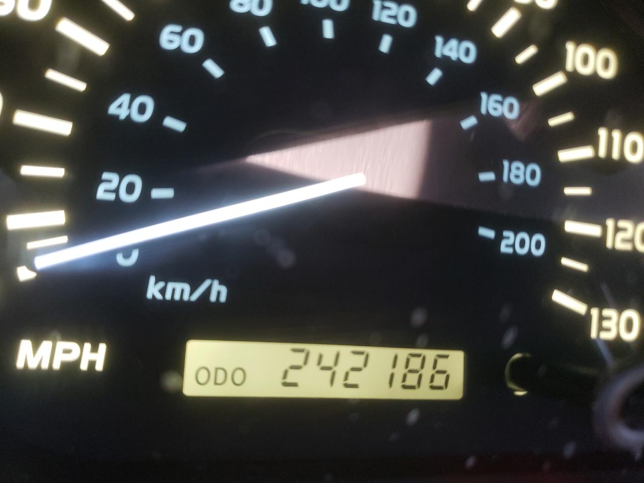 Photo 8 from auction – 2000 LEXUS LX 470 with VIN JT6HT00W5Y0118241
