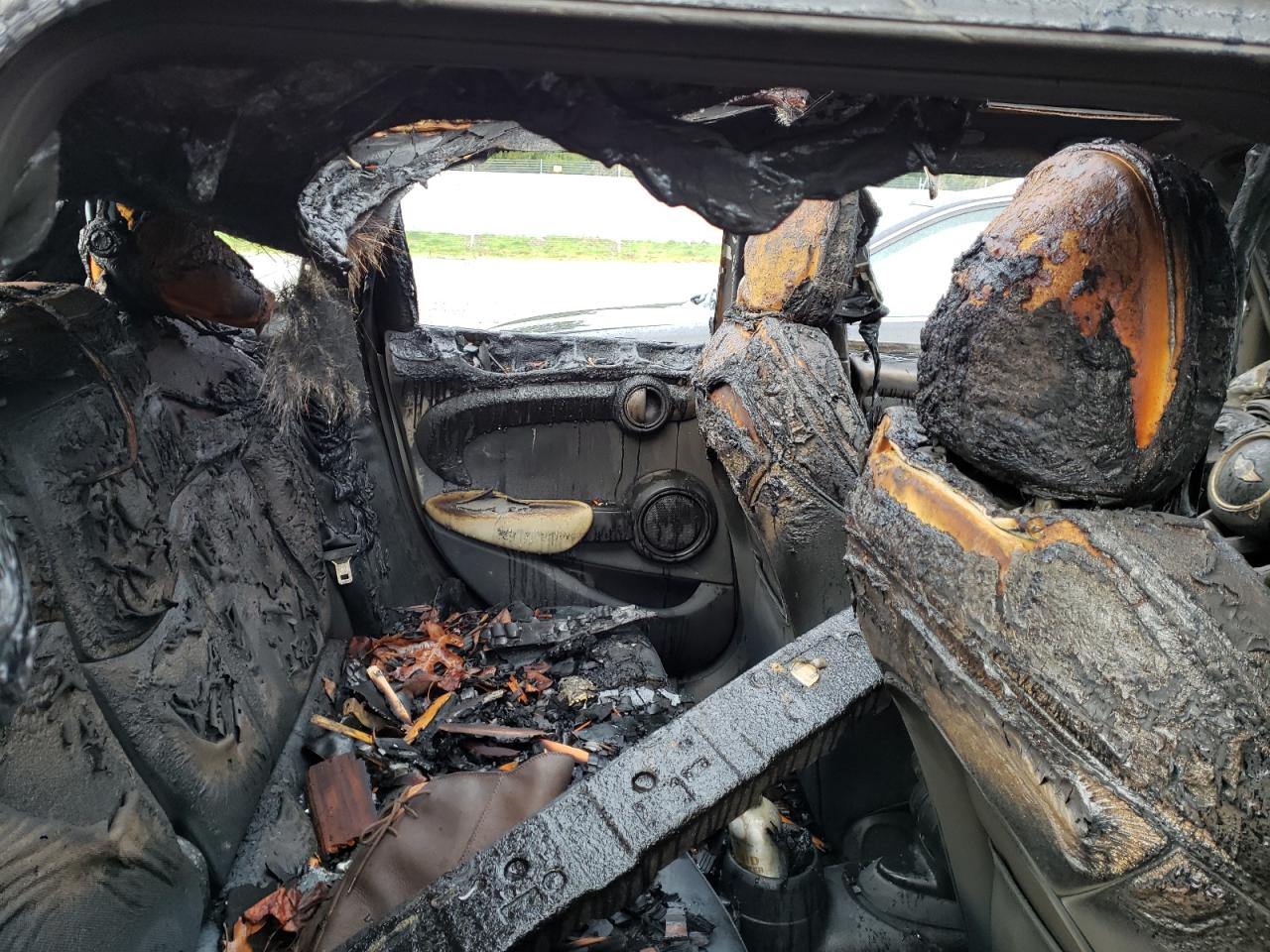 Photo 6 from auction – 2016 MINI COOPER S with VIN WMWXU3C56G2B63410