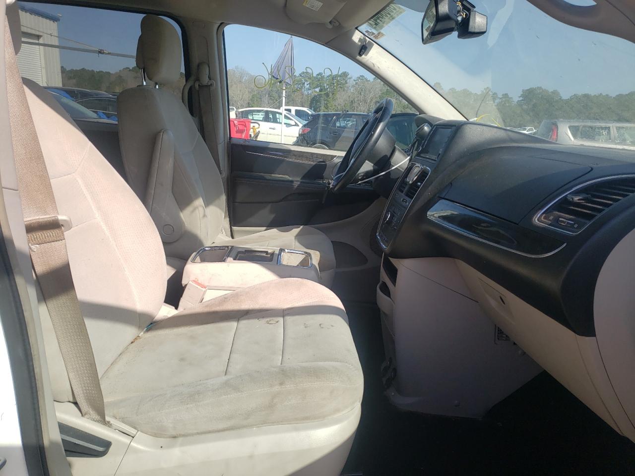 Photo 5 from auction – 2011 CHRYSLER TOWN & COU with VIN 2A4RR5DG1BR665056