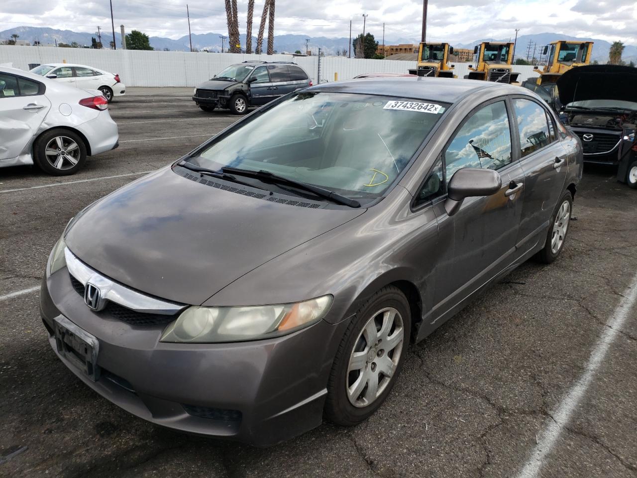 Photo 2 from auction – 2010 HONDA CIVIC LX with VIN 19XFA1F58AE069298
