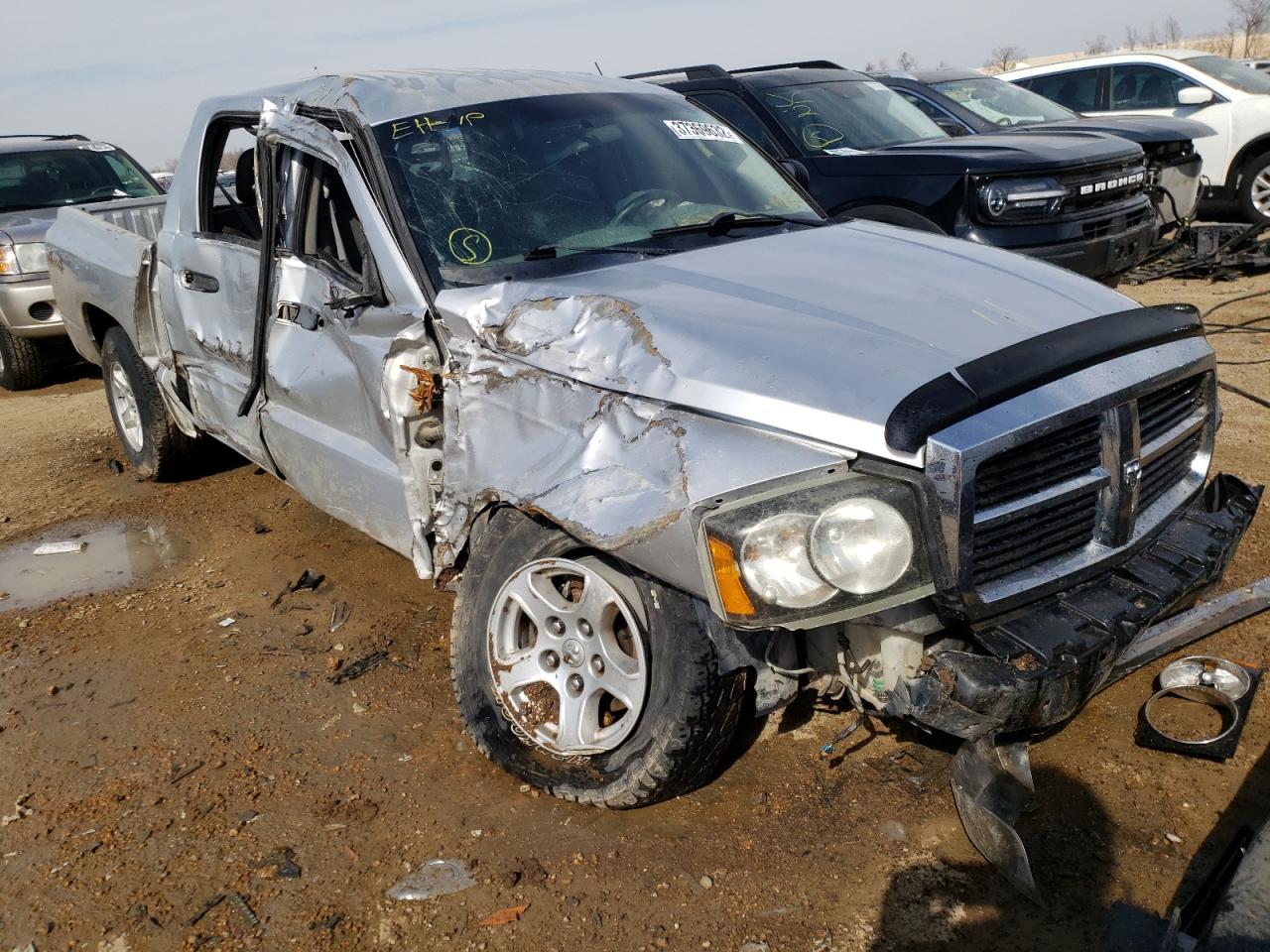 DODGE DAKOTA QUA 2005 with VIN 1D7HW48N75S248126 - Photo from auction
