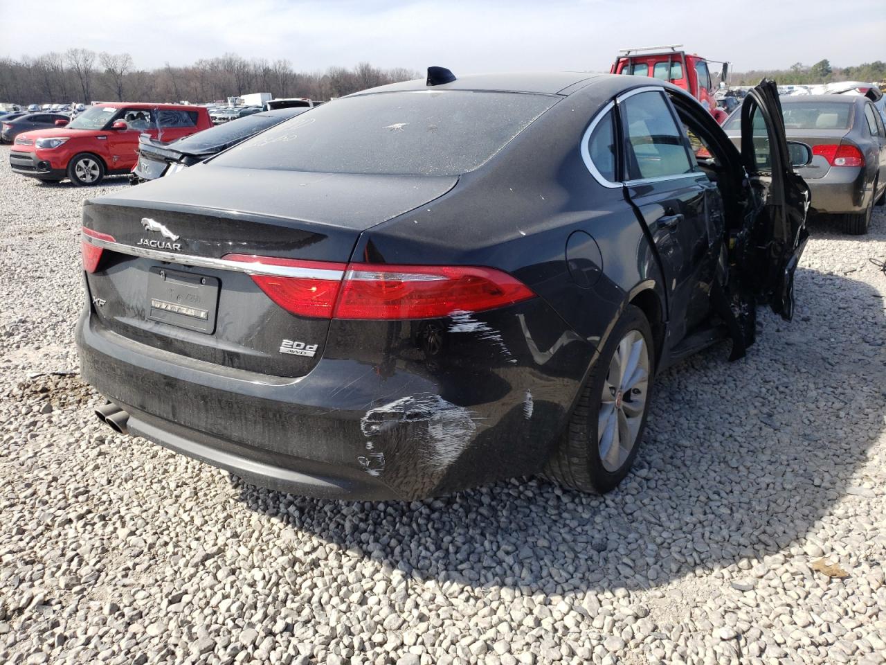 Photo 4 from auction – 2017 JAGUAR XF PREMIUM with VIN SAJBJ4BN6HCY32296