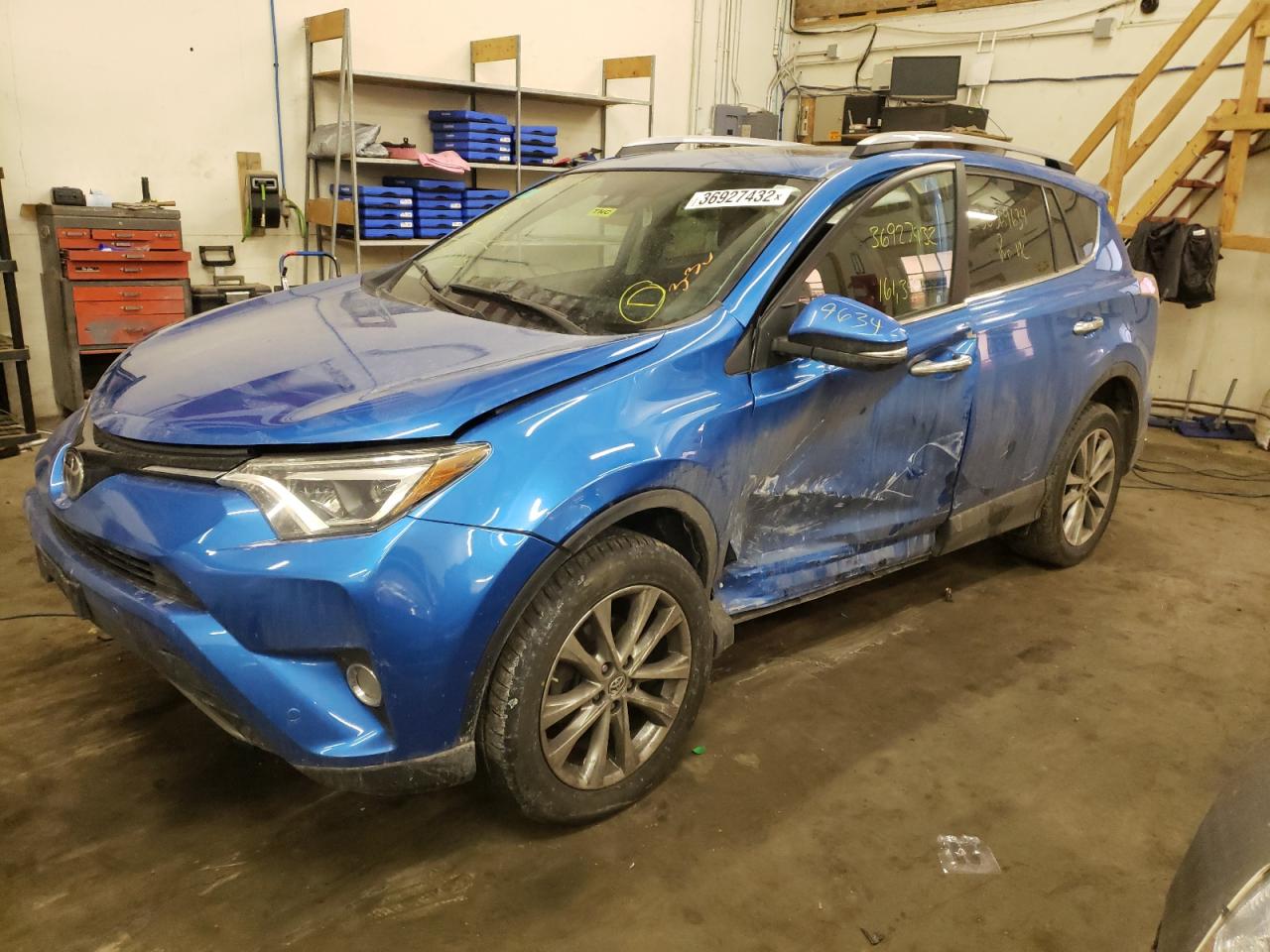 Photo 2 from auction – 2017 TOYOTA RAV4 LIMIT with VIN 2T3DFREV0HW623943