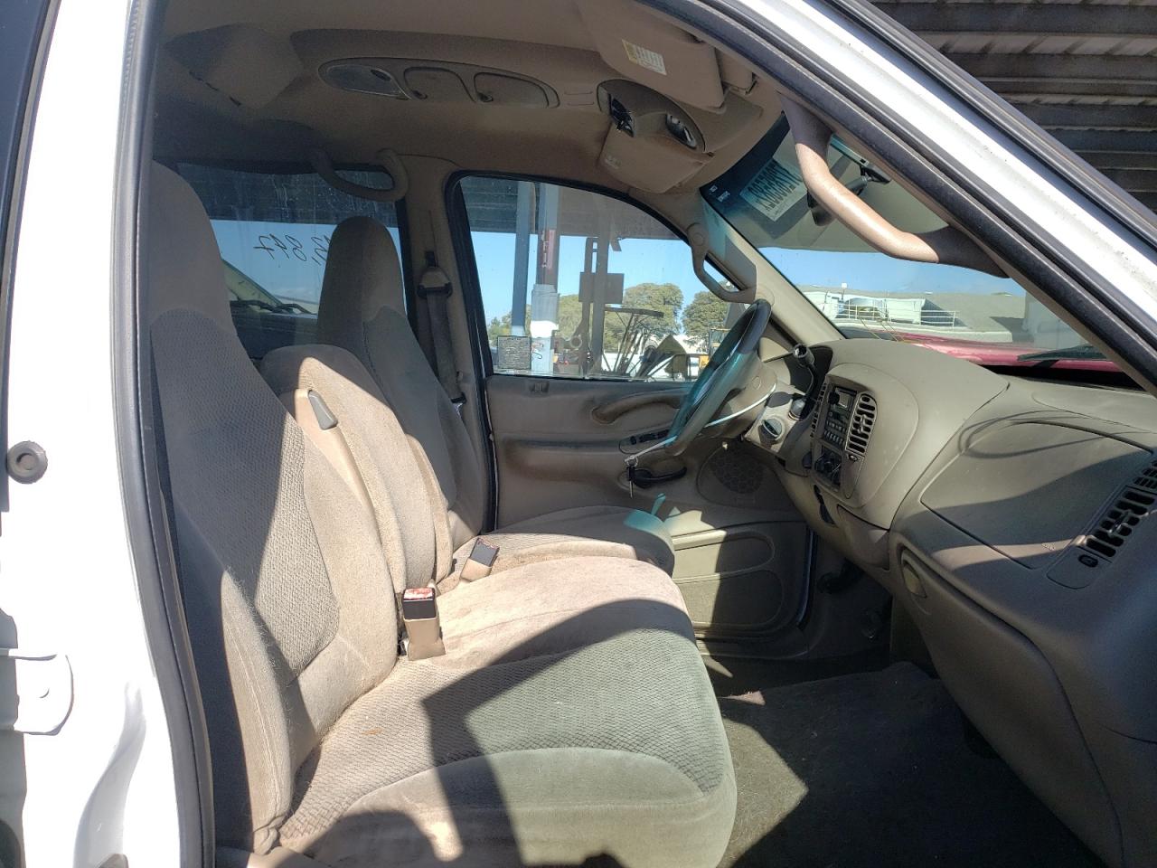 Photo 5 from auction – 2001 FORD EXPEDITION with VIN 1FMPU16L41LB73767