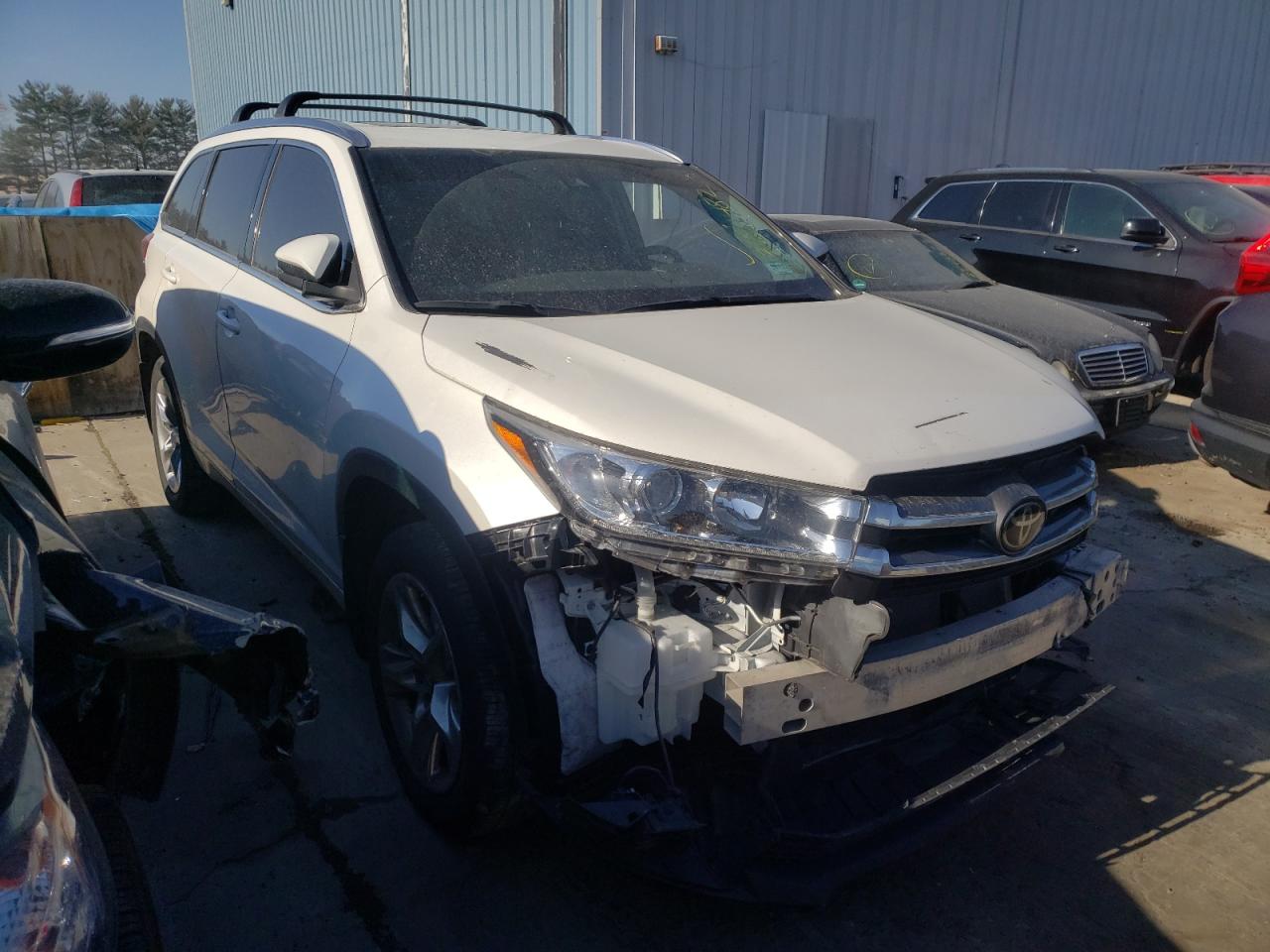 TOYOTA HIGHLANDER 2019 with VIN 5TDDZRFH0KS977308 - Photo from auction