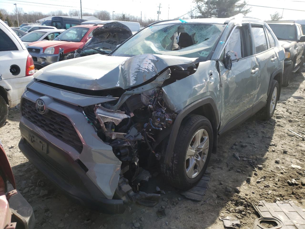 Photo 2 from auction – 2019 TOYOTA RAV4 XLE with VIN JTMP1RFV8KJ019668
