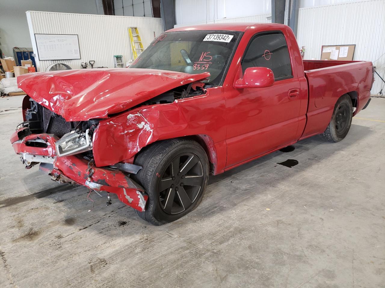 Photo 2 from auction – 2004 CHEVROLET SILVERADO with VIN 1GCEC14V34Z328359