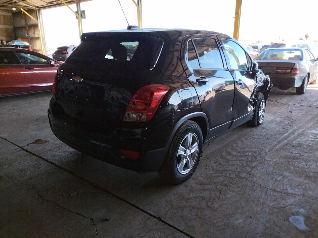 Photo 4 from auction – 2019 CHEVROLET TRAX LS with VIN 3GNCJKSB2KL213808