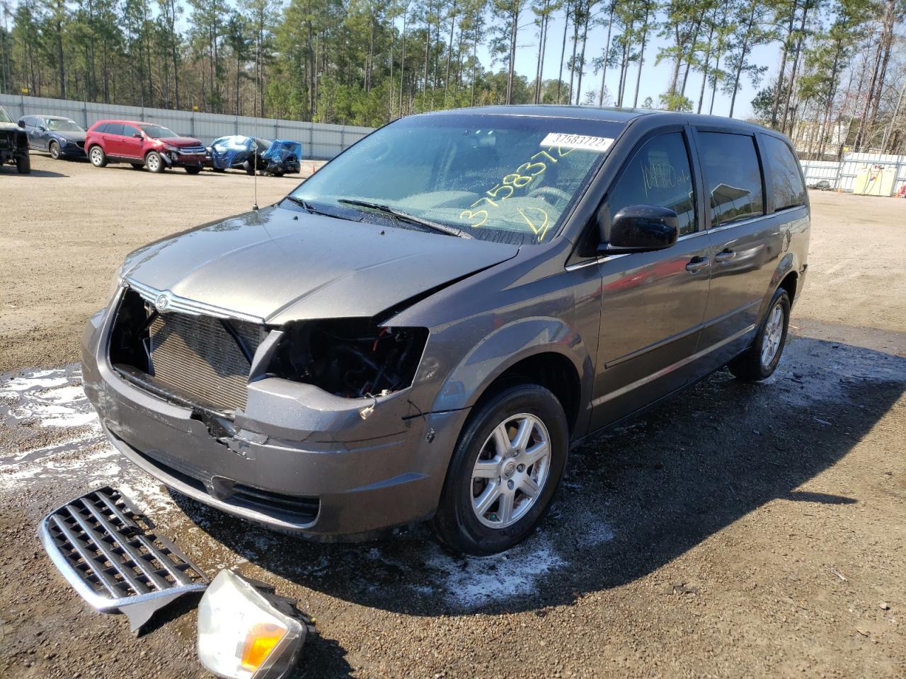 Photo 2 from auction – 2010 CHRYSLER TOWN & COU with VIN 2A4RR2D10AR374797