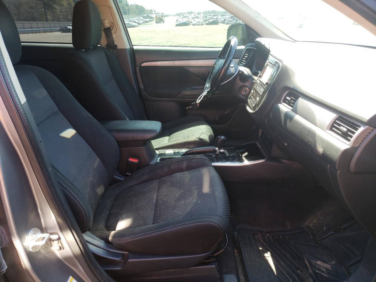 Photo 5 from auction – 2017 MITSUBISHI OUTLANDER with VIN JA4AD2A3XHZ030167