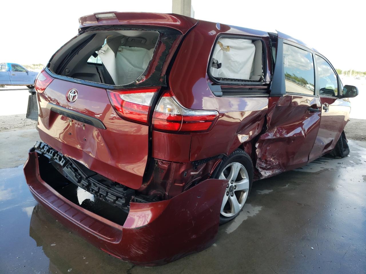 Photo 4 from auction – 2018 TOYOTA SIENNA L with VIN 5TDZZ3DC9JS924406