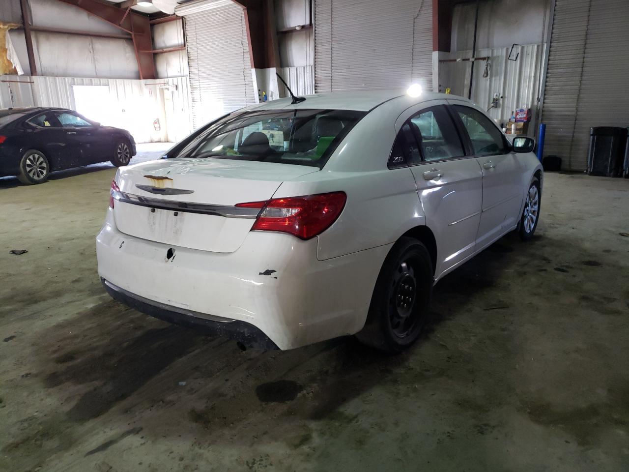 Photo 4 from auction – 2012 CHRYSLER 200 LX with VIN 1C3CCBAB8CN325863