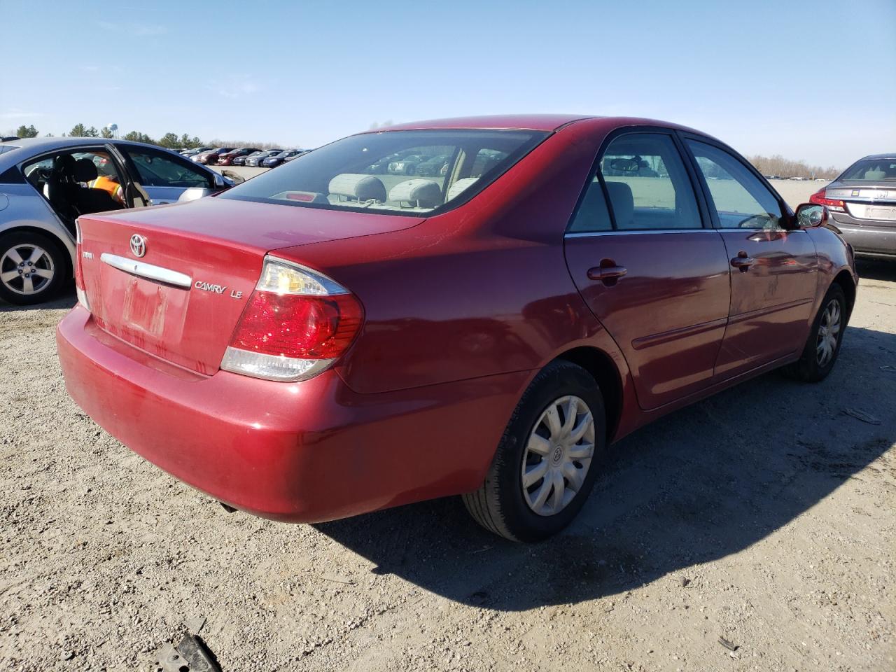Photo 4 from auction – 2005 TOYOTA CAMRY LE with VIN 4T1BE30K85U081676
