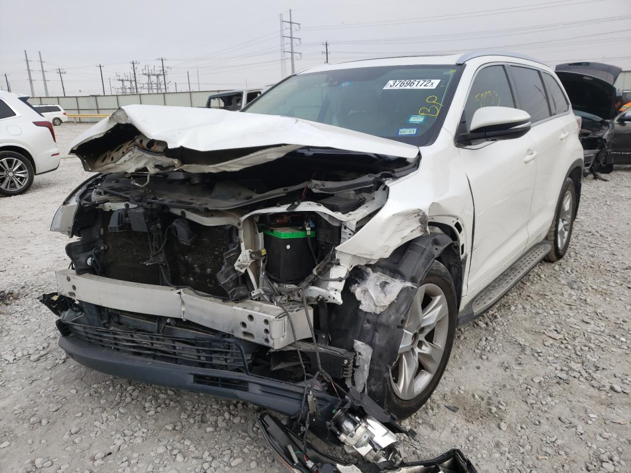 Photo 2 from auction – 2016 TOYOTA HIGHLANDER with VIN 5TDYKRFH9GS138979