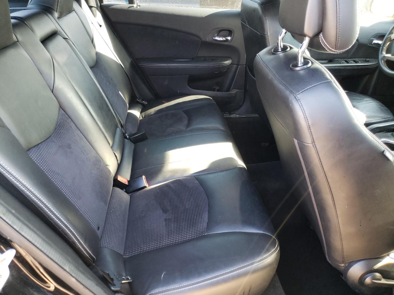 Photo 6 from auction – 2011 CHRYSLER 200 S with VIN 1C3BC8FG9BN598182