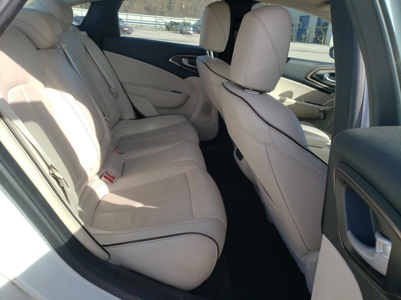 Фото 6 с аукциона – 2015 CHRYSLER 200 C с VIN 1C3CCCCG9FN698820
