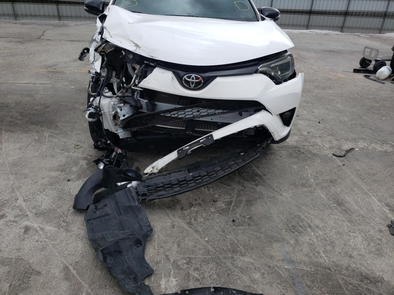 Photo 9 from auction – 2017 TOYOTA RAV4 SE with VIN 2T3NFREVXHW356024