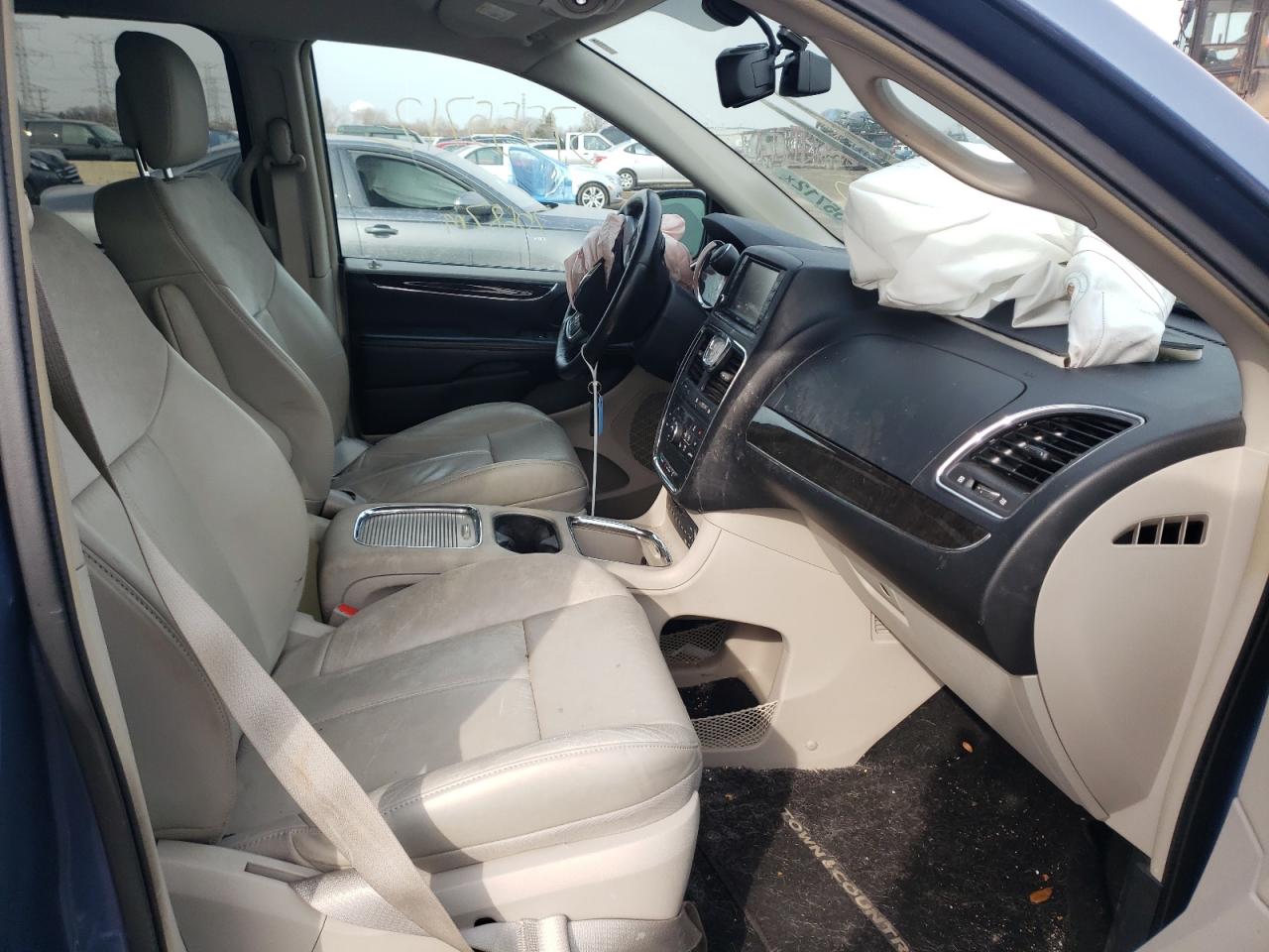 Photo 5 from auction – 2011 CHRYSLER TOWN & COU with VIN 2A4RR6DG8BR779982
