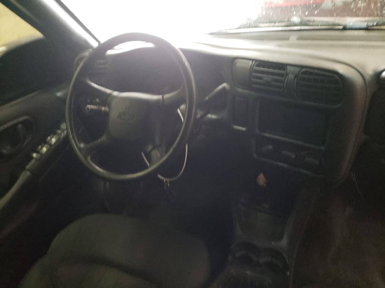 Photo 9 from auction – 2003 CHEVROLET BLAZER with VIN 1GNCS13X33K148763