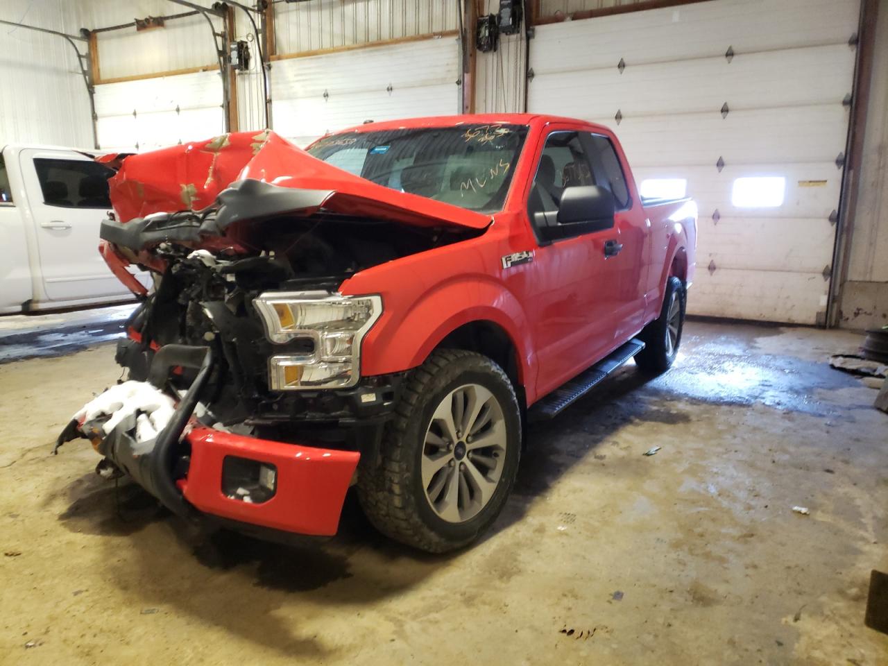 صورة رقم 2 من المزاد - 2017 FORD F150 SUPER مع VIN 1FTFX1EF7HKD28752
