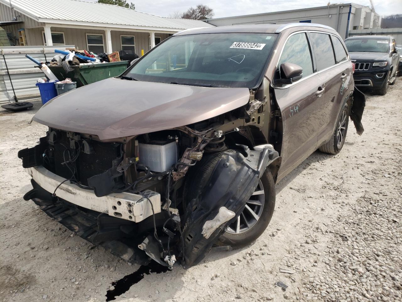 Photo 2 from auction – 2017 TOYOTA HIGHLANDER with VIN 5TDKZRFHXHS211392