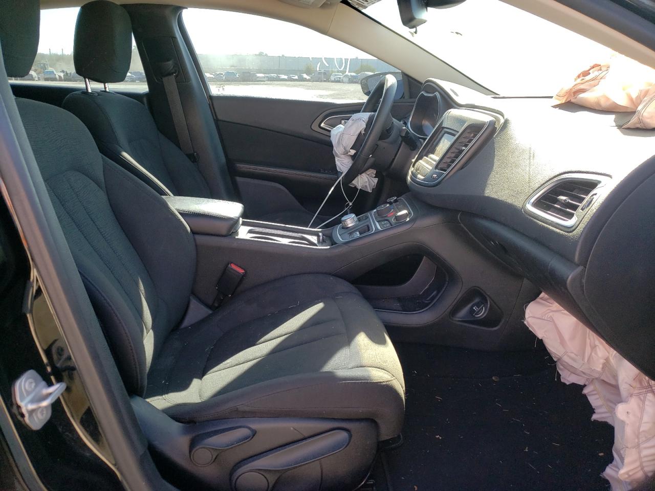 Photo 5 from auction – 2015 CHRYSLER 200 LIMITE with VIN 1C3CCCAB4FN760258