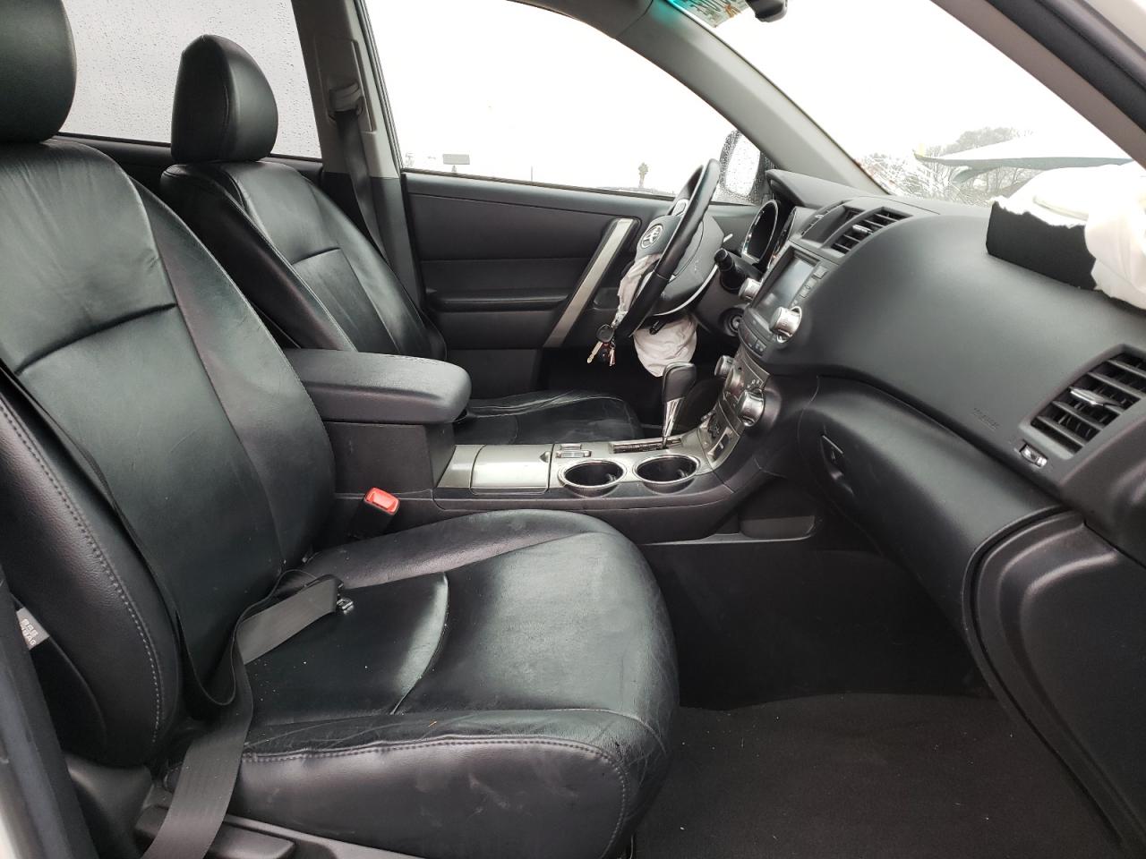 Photo 5 from auction – 2011 TOYOTA HIGHLANDER with VIN 5TDZK3EH1BS042243
