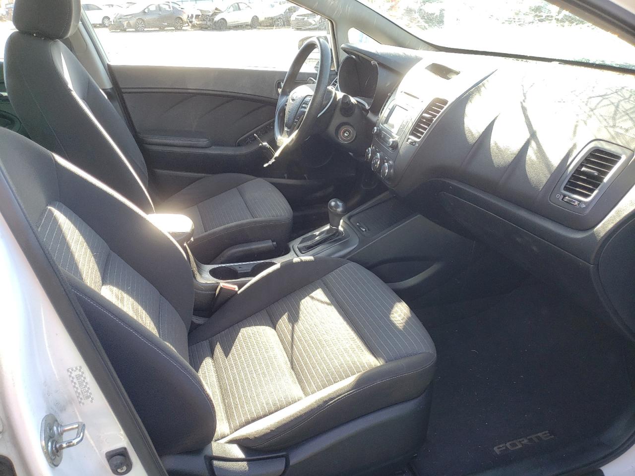 Photo 5 from auction – 2015 KIA FORTE LX with VIN KNAFX4A67F5351299