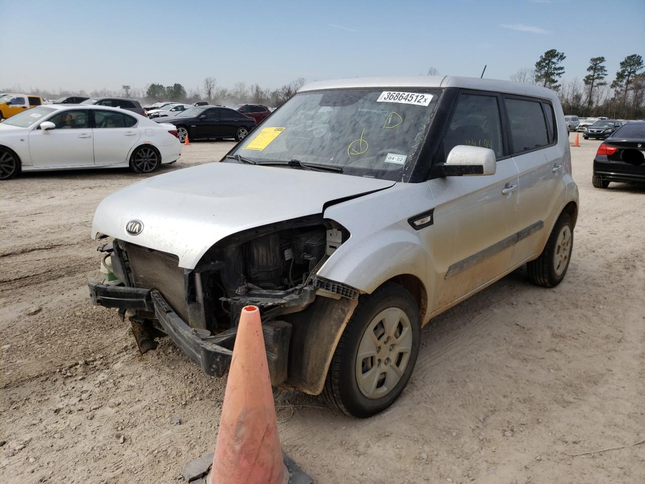 Photo 2 from auction – 2013 KIA SOUL with VIN KNDJT2A58D7568401