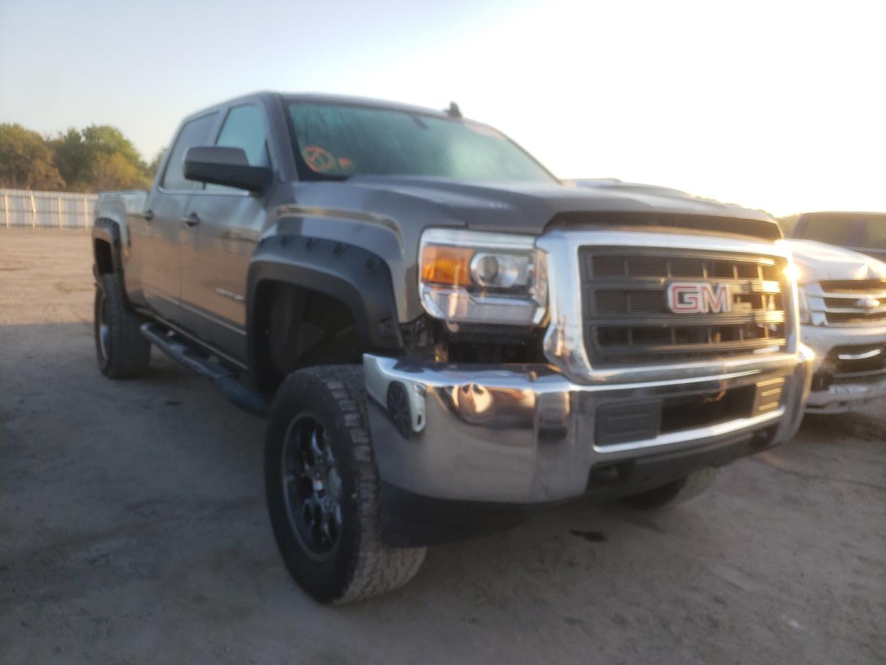 GMC SIERRA K25 2017 with VIN 1GT12TEG1HF104544 - Photo from auction