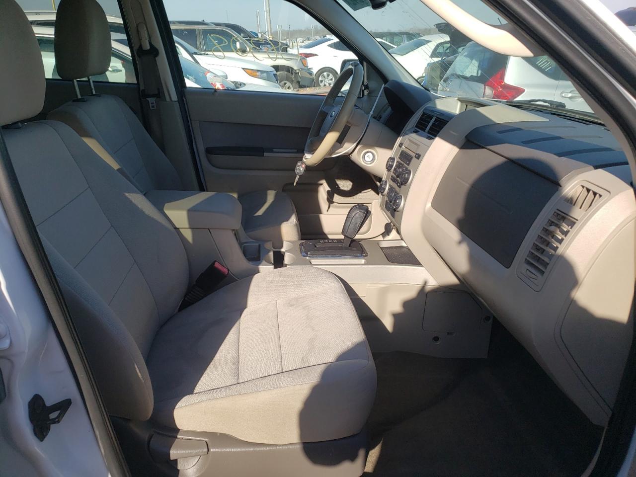 صورة رقم 5 من المزاد - 2011 FORD ESCAPE XLT مع VIN 1FMCU0DG4BKC12265