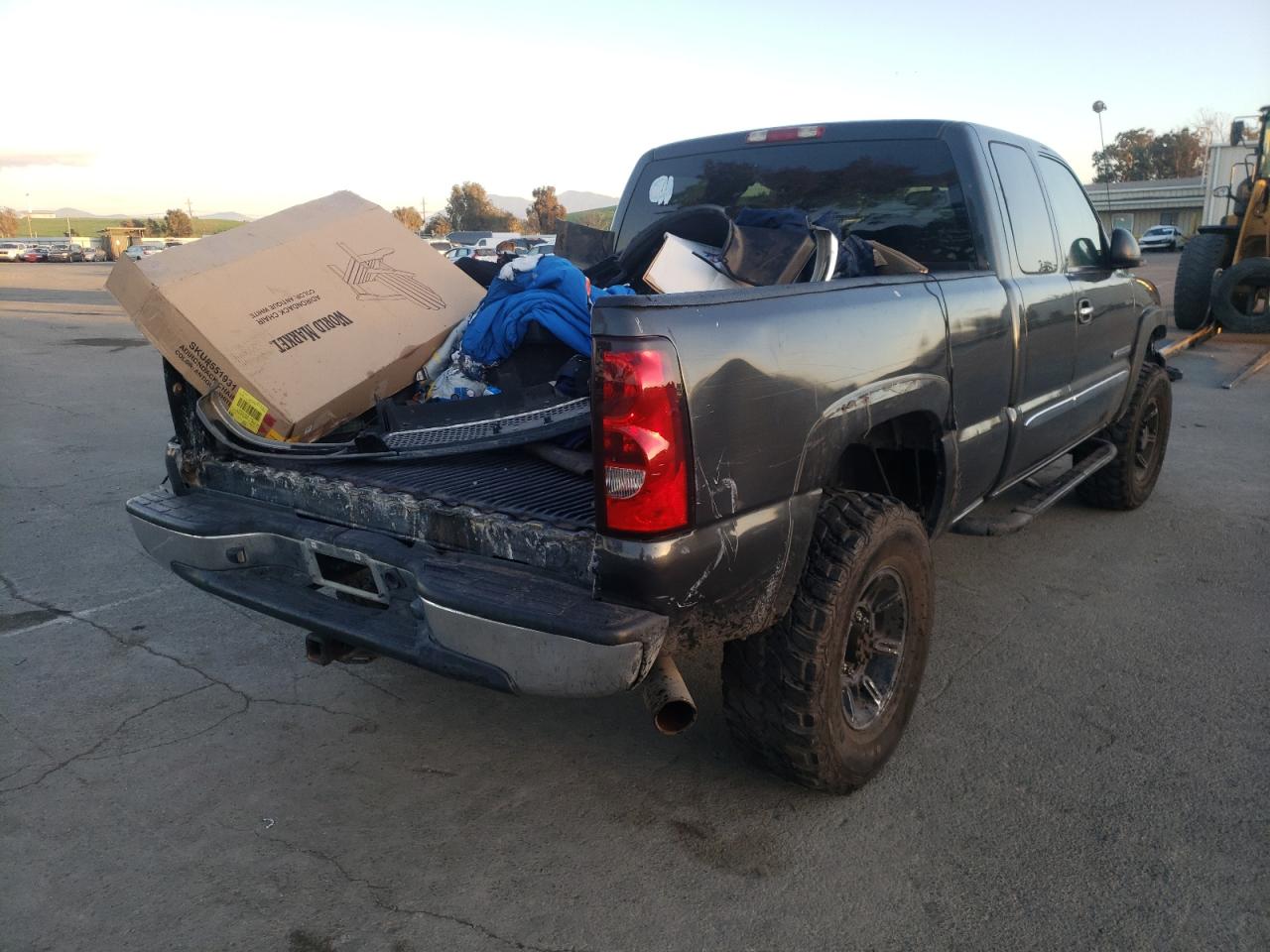 Photo 4 from auction – 2004 GMC SIERRA C25 with VIN 1GTHC29U64E358093