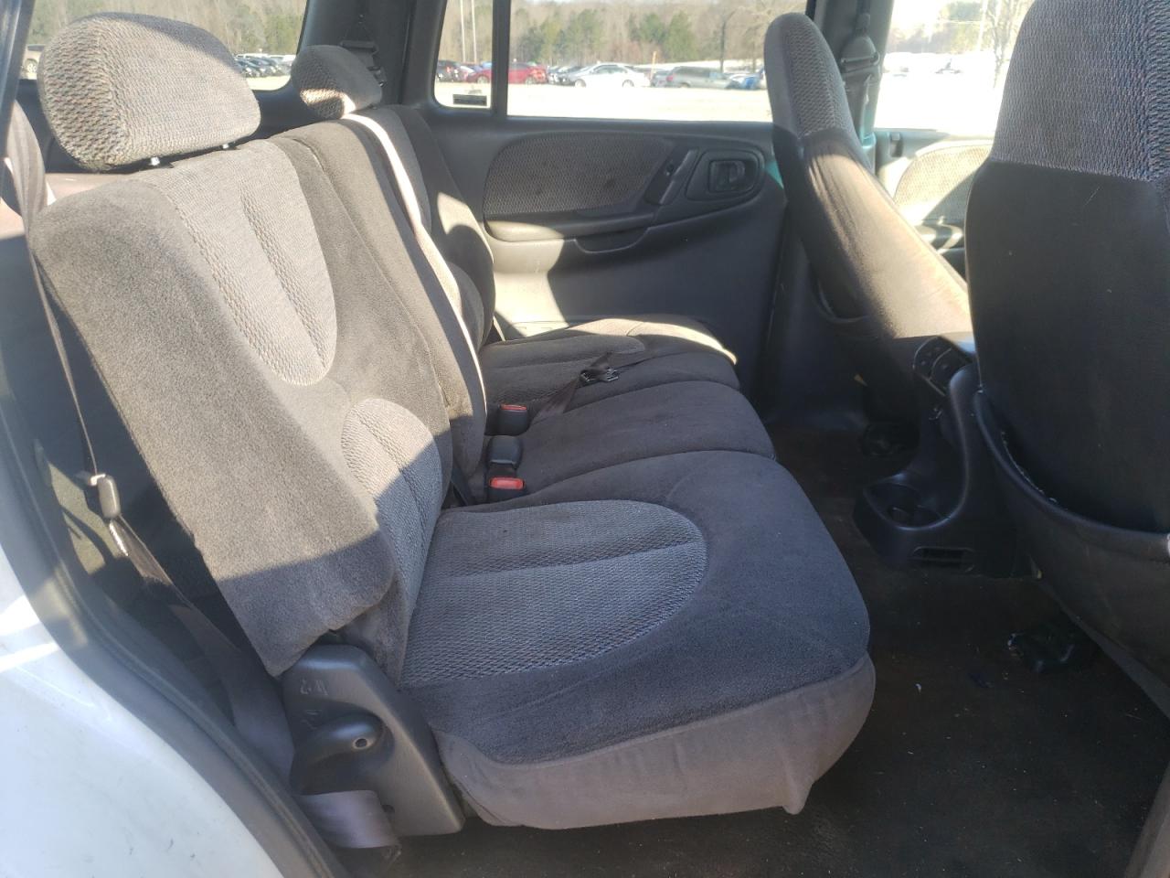 Photo 6 from auction – 2000 DODGE DURANGO with VIN 1B4HR28Y1YF111807