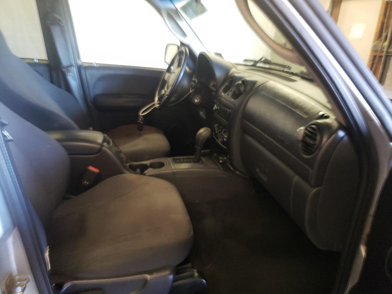 Photo 5 from auction – 2003 JEEP LIBERTY SP with VIN 1J4GL48K63W630118