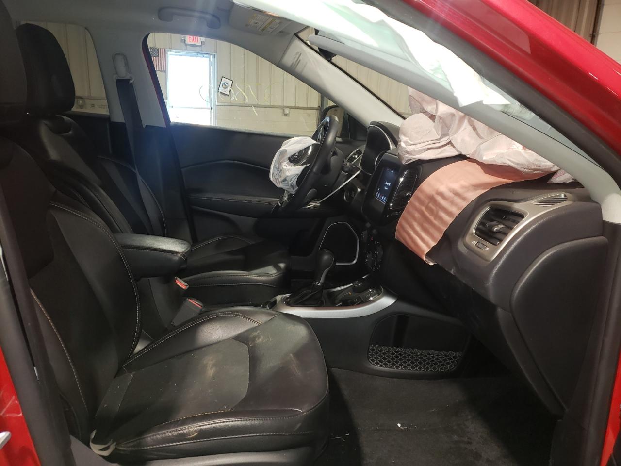 Photo 5 from auction – 2019 JEEP COMPASS LA with VIN 3C4NJDBBXKT703717